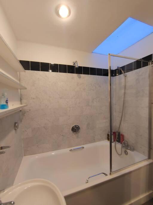 Stylish Apartment Near Carnaby Street, Sleeps 4. Londres Extérieur photo