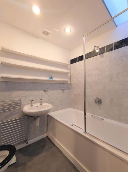 Stylish Apartment Near Carnaby Street, Sleeps 4. Londres Extérieur photo